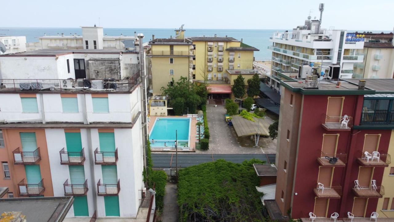 Residence Madrid Lido di Jesolo Eksteriør billede